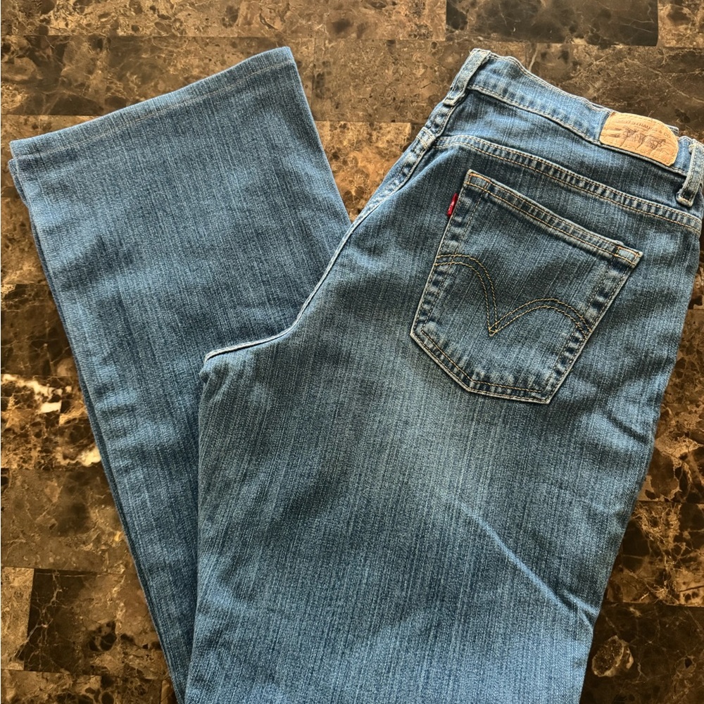 Boot cut Levi’s jeans.